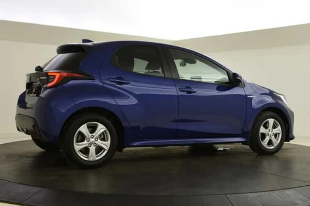 Toyota Yaris (2021) thumbnail 2