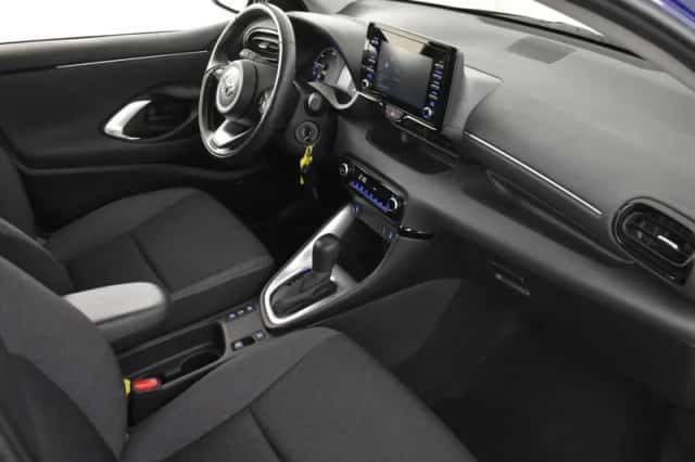 Toyota Yaris (2021) thumbnail 3