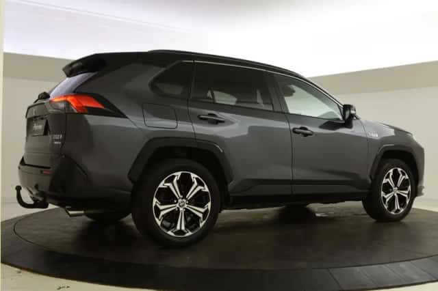 Toyota RAV4 (2022) thumbnail 2