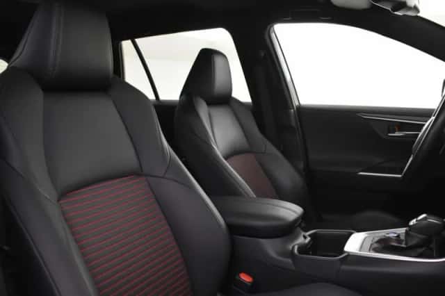 Toyota RAV4 (2022) thumbnail 3