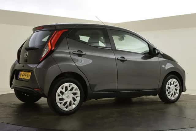 Toyota Aygo (2022) thumbnail 2