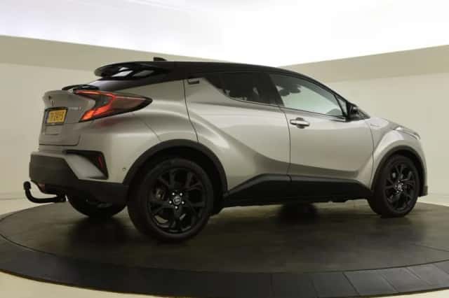 Toyota C-HR (2018) thumbnail 5