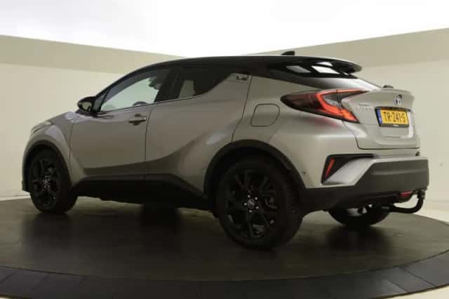 Toyota C-HR (2018) thumbnail 6