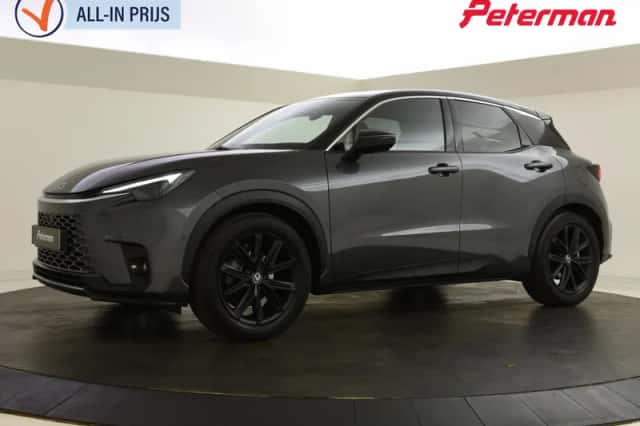 Lexus LBX (2024) thumbnail 1