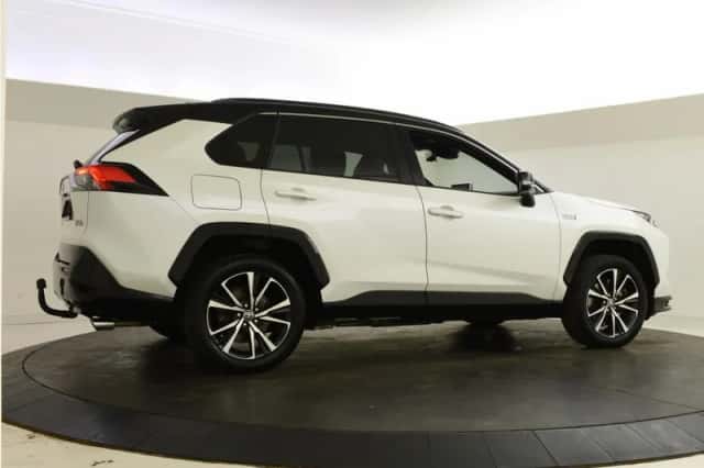 Toyota RAV4 (2022) thumbnail 2
