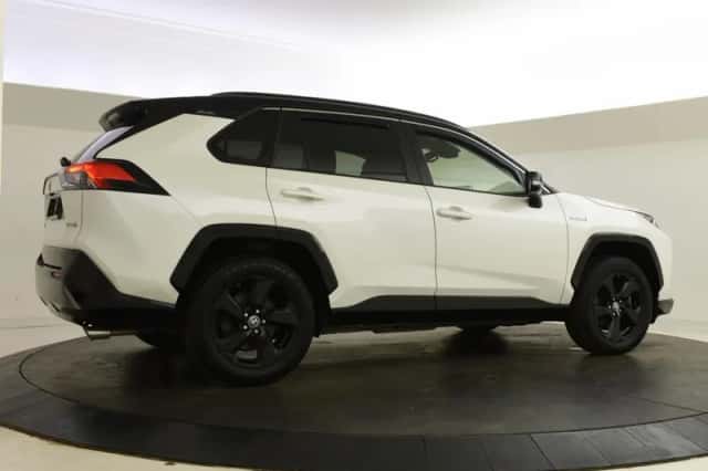 Toyota RAV4 (2021) thumbnail 2