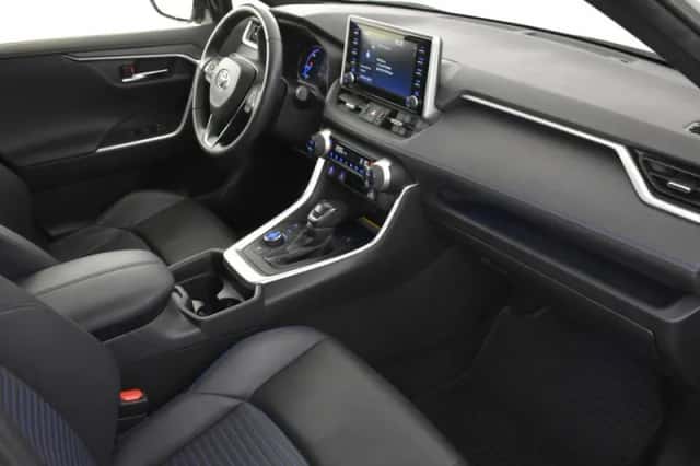 Toyota RAV4 (2021) thumbnail 3