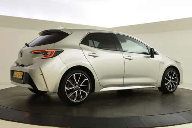 Toyota Corolla (2021) thumbnail 2