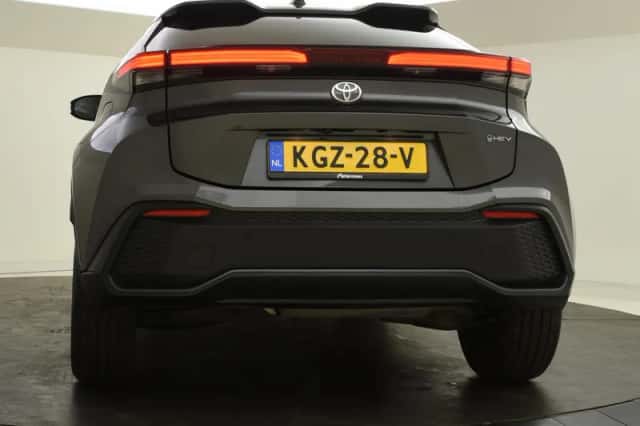 Toyota C-HR (2024) thumbnail 6