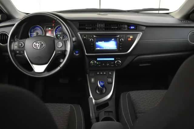 Toyota Auris (2014) thumbnail 4