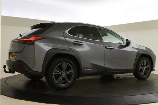 Lexus UX (2020) thumbnail 2