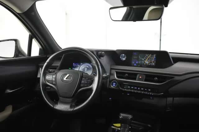 Lexus UX (2020) thumbnail 4