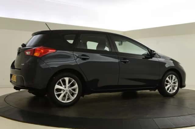 Toyota Auris (2014) thumbnail 6