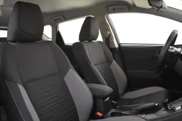 Toyota Auris (2016) thumbnail 3