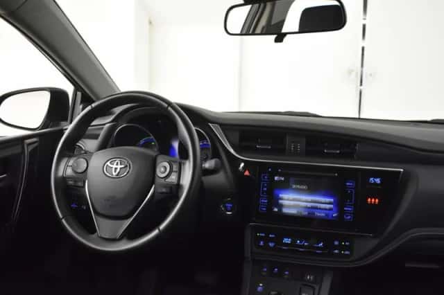 Toyota Auris (2016) thumbnail 4