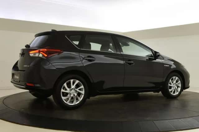 Toyota Auris (2016) thumbnail 6