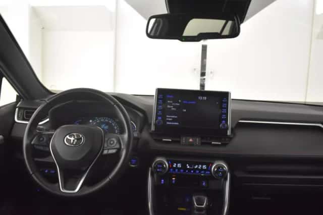 Toyota RAV4 (2022) thumbnail 4