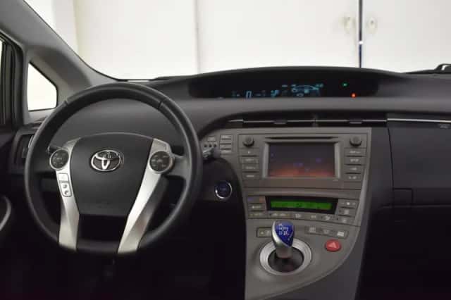Toyota Prius (2015) thumbnail 4