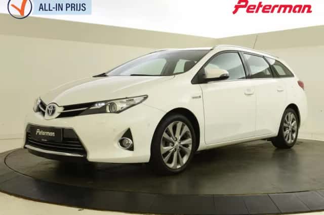 Toyota Auris (2015) thumbnail 1