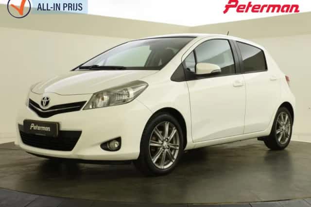 Toyota Yaris (2012) thumbnail 1