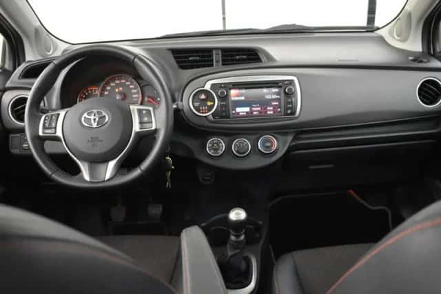 Toyota Yaris (2012) thumbnail 4