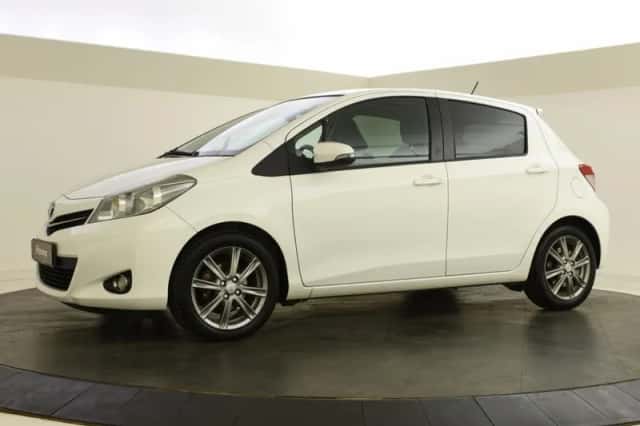 Toyota Yaris (2012) thumbnail 6