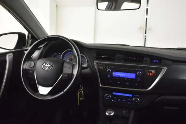 Toyota Auris (2014) thumbnail 4