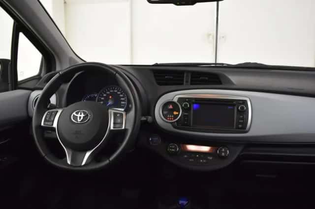Toyota Yaris (2014) thumbnail 4