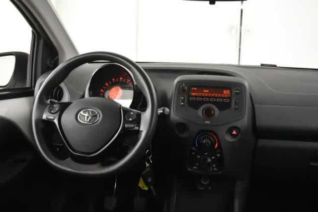 Toyota Aygo (2018) thumbnail 3