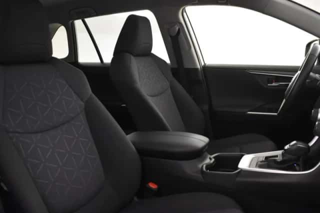 Toyota RAV4 (2022) thumbnail 3