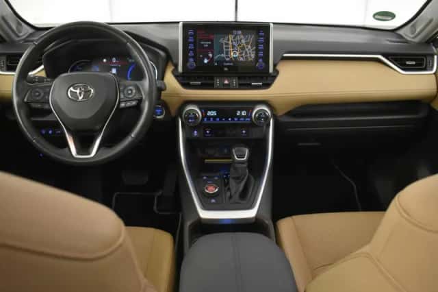 Toyota RAV4 (2021) thumbnail 4