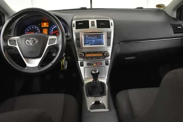 Toyota Avensis (2014) thumbnail 4