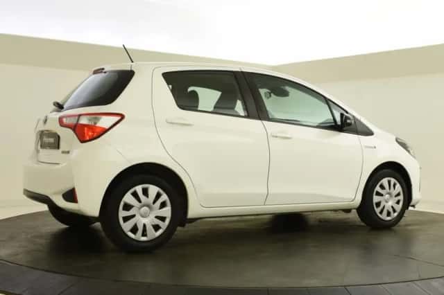 Toyota Yaris (2020) thumbnail 2