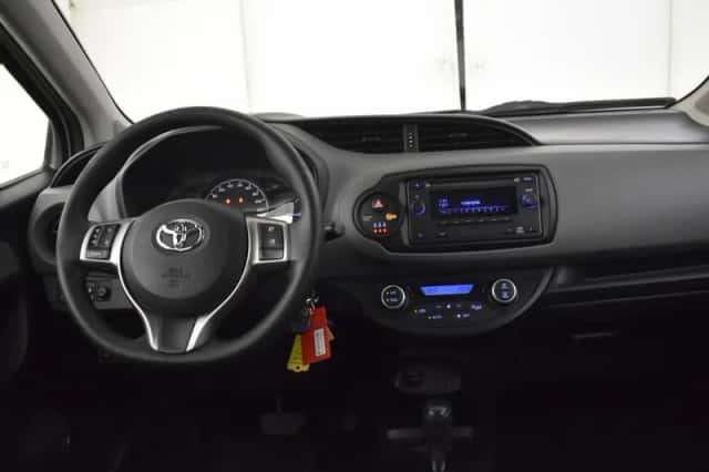 Toyota Yaris (2020) thumbnail 3