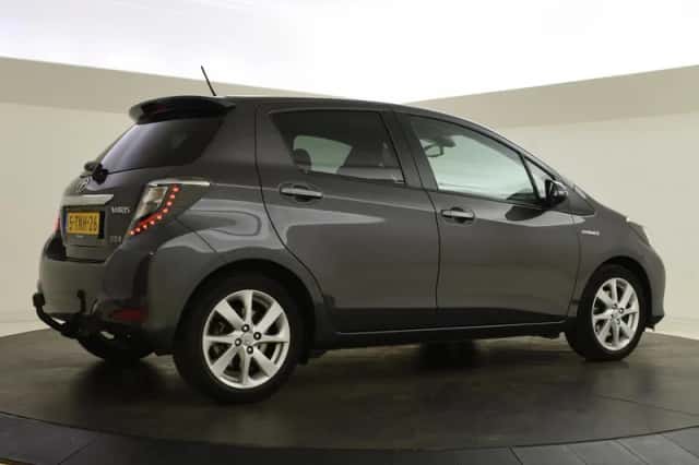 Toyota Yaris (2014) thumbnail 2