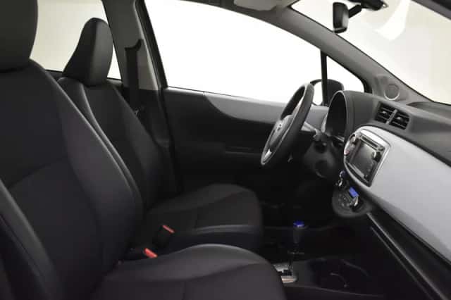 Toyota Yaris (2014) thumbnail 3