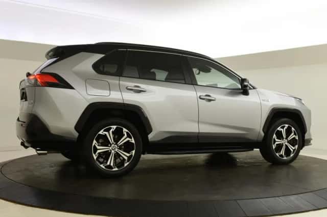 Toyota RAV4 (2023) thumbnail 2