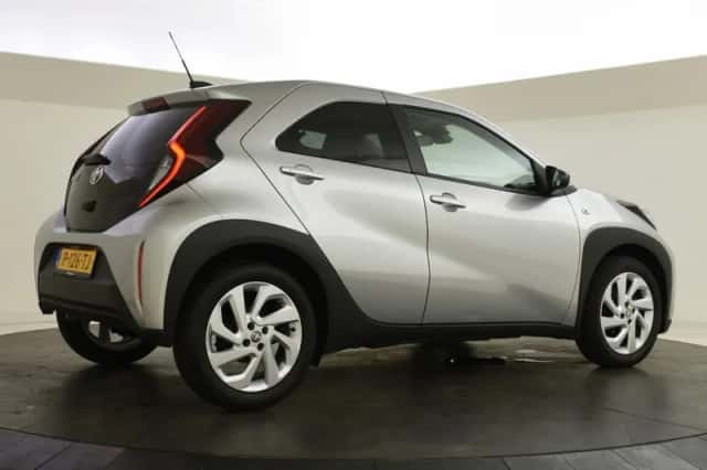 Toyota Aygo (2022) thumbnail 2