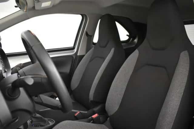 Toyota Aygo (2022) thumbnail 3