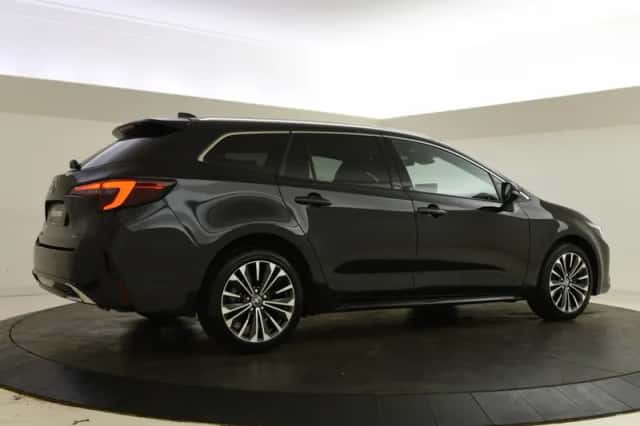 Toyota Corolla (2024) thumbnail 2