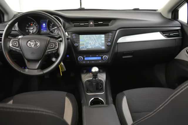 Toyota Avensis (2016) thumbnail 4