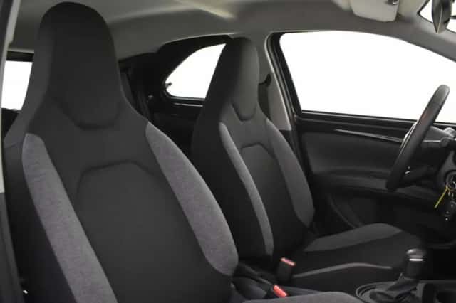 Toyota Aygo (2022) thumbnail 3
