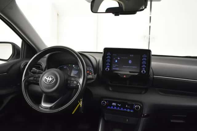 Toyota Yaris (2021) thumbnail 4