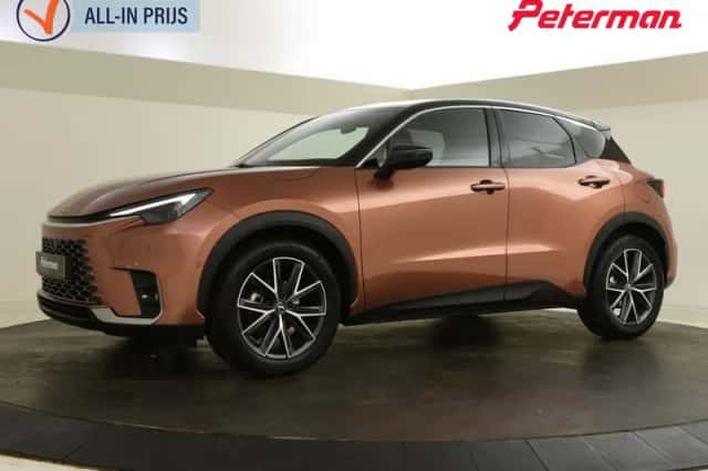 Lexus LBX (2024) thumbnail 1