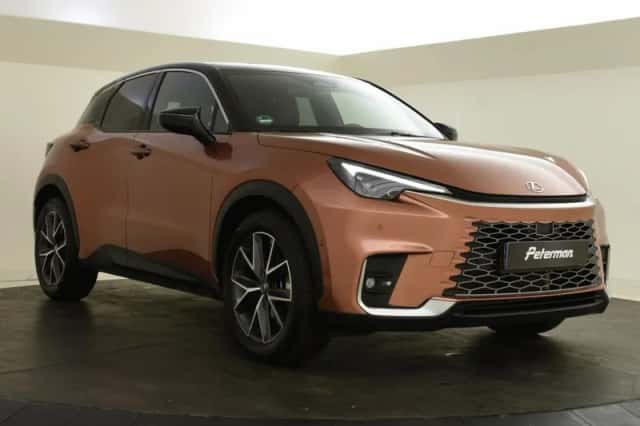 Lexus LBX (2024) thumbnail 5