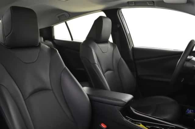Toyota Prius (2021) thumbnail 3