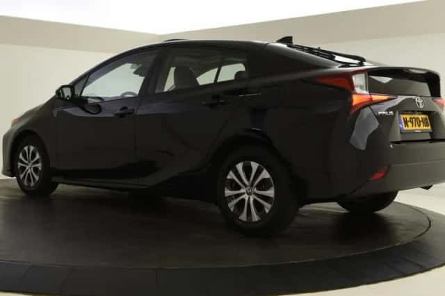 Toyota Prius (2021) thumbnail 6