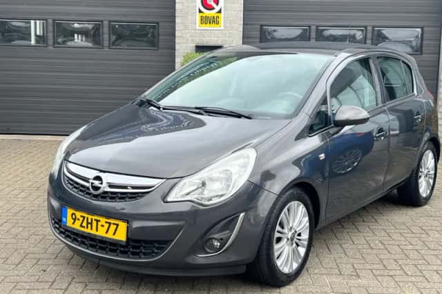 Opel Corsa (2013) thumbnail 1