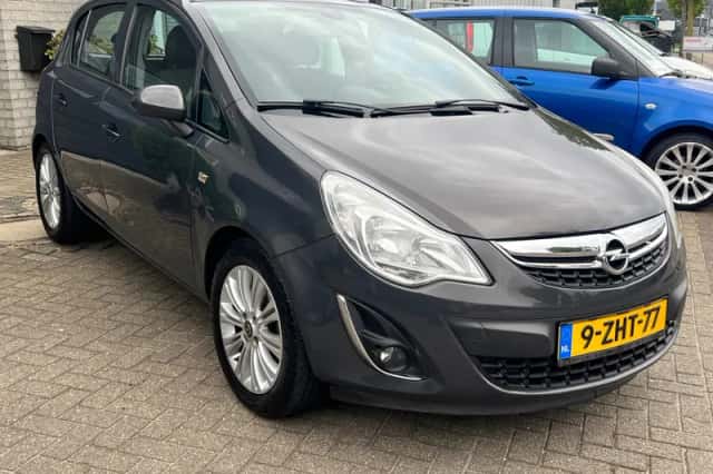 Opel Corsa (2013) thumbnail 3