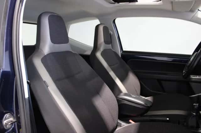 Volkswagen Up! (2012) thumbnail 6